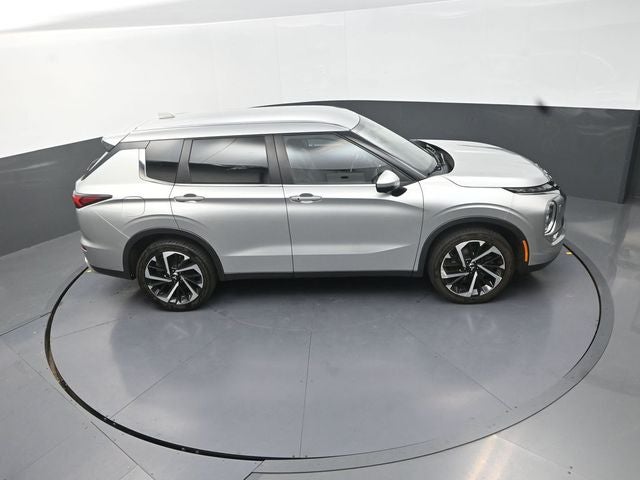 2023 Mitsubishi Outlander Base
