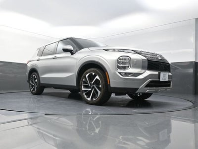 2023 Mitsubishi Outlander Base