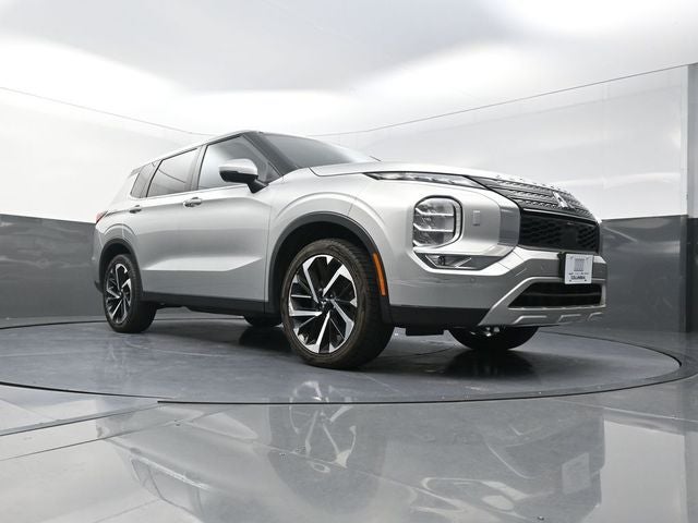 2023 Mitsubishi Outlander Base
