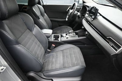 2023 Mitsubishi Outlander Base