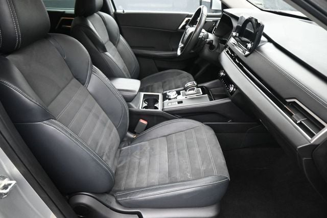 2023 Mitsubishi Outlander Base