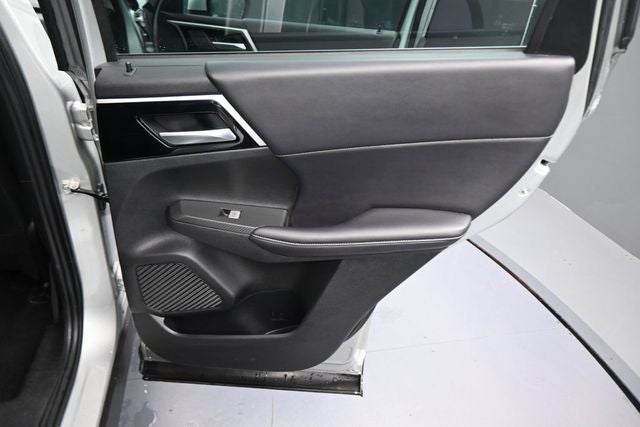 2023 Mitsubishi Outlander Base