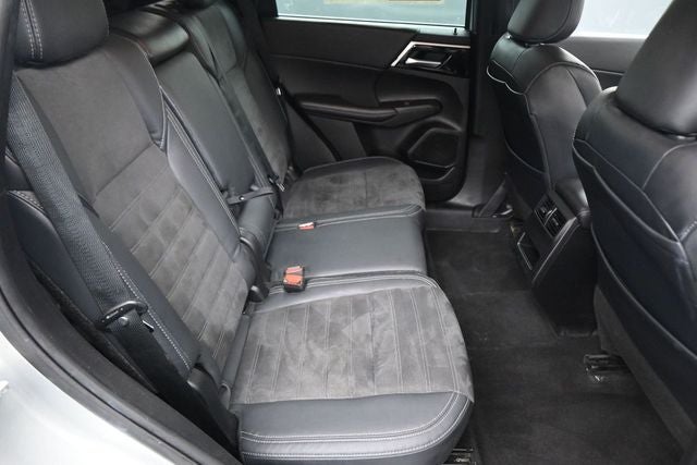 2023 Mitsubishi Outlander Base
