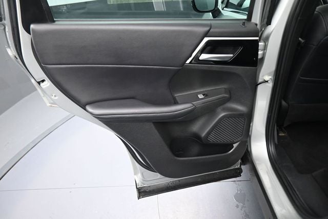 2023 Mitsubishi Outlander Base