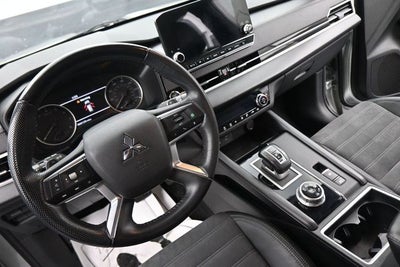 2023 Mitsubishi Outlander Base