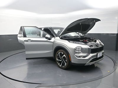 2023 Mitsubishi Outlander Base