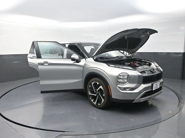 2023 Mitsubishi Outlander Base