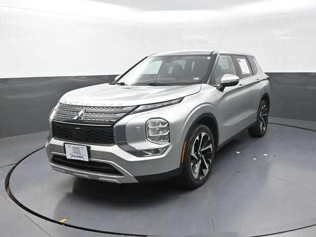 2023 Mitsubishi Outlander Base