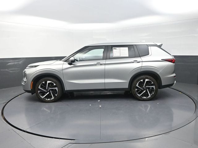 2023 Mitsubishi Outlander Base