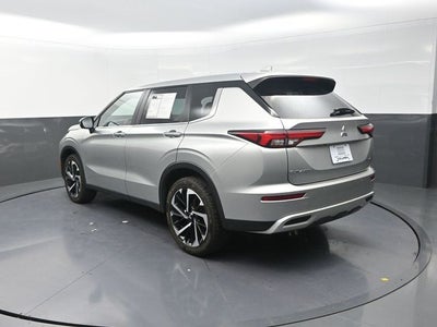 2023 Mitsubishi Outlander Base