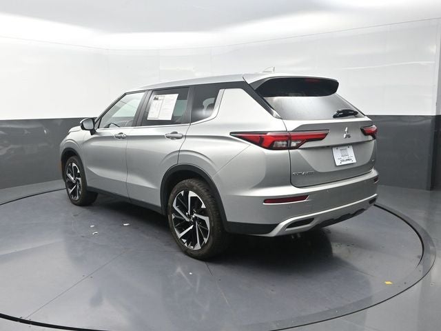 2023 Mitsubishi Outlander Base