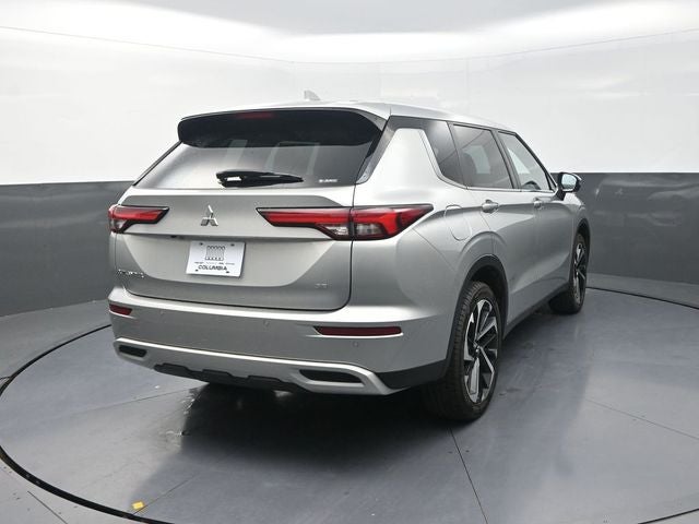 2023 Mitsubishi Outlander Base